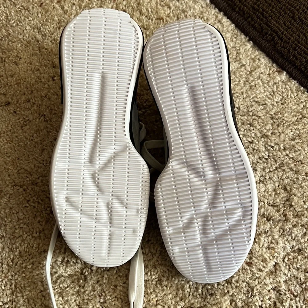 Stella McCartney training primegreen shoes new with tags no box . Never worn - Picture 3 of 4